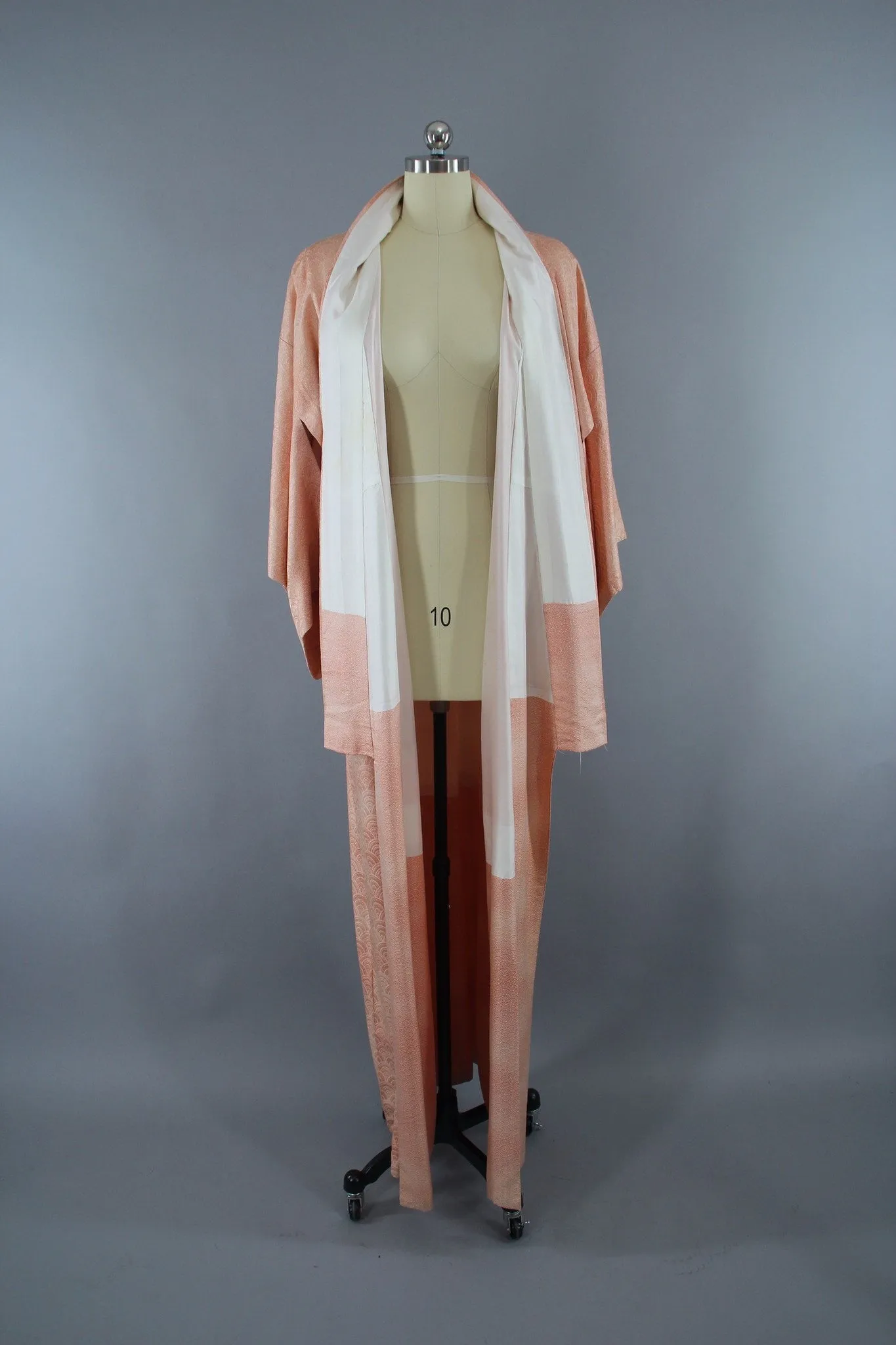 1950s Vintage Silk Kimono Robe / Art Deco Peach Seigaiha Print
