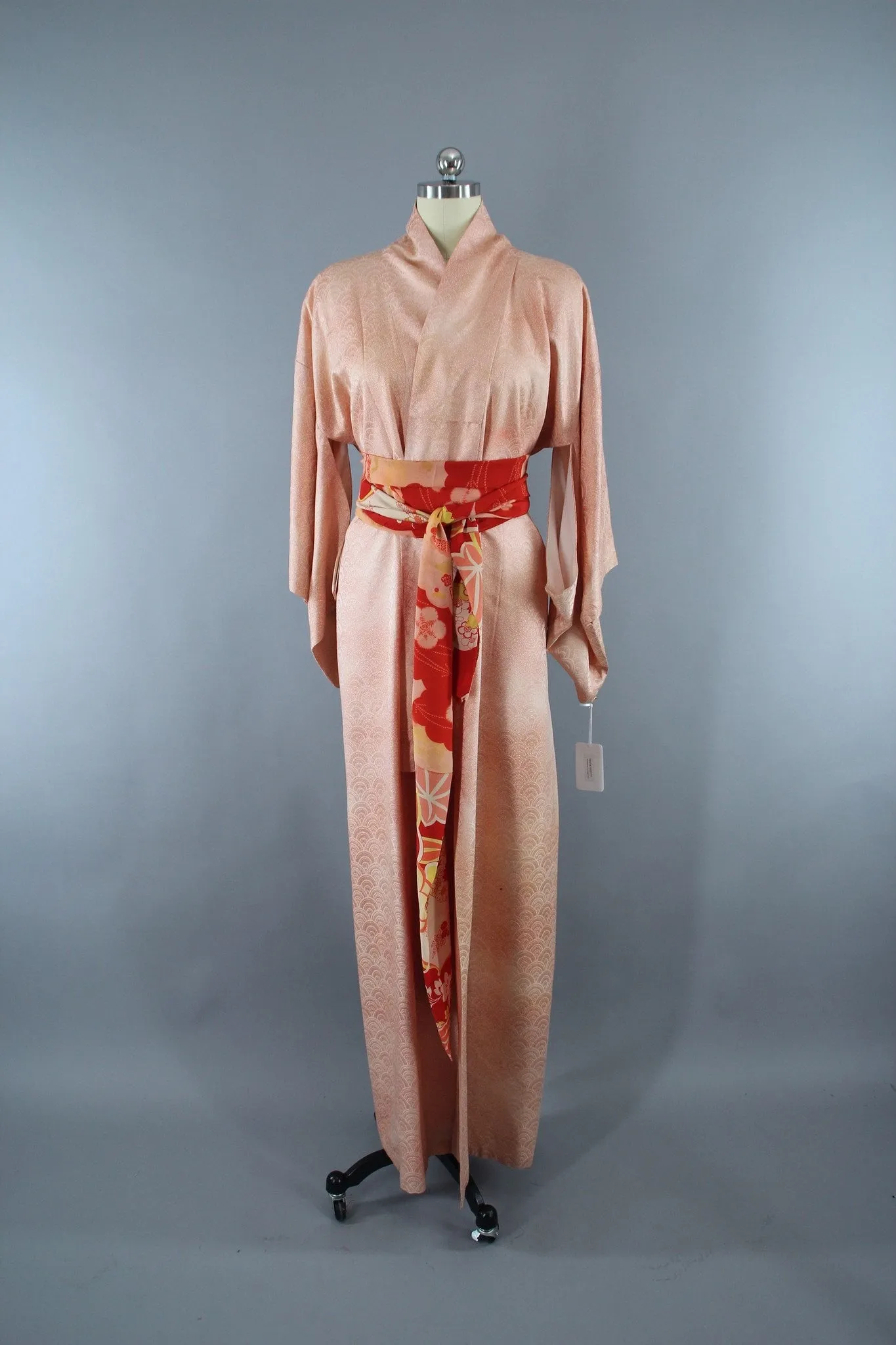 1950s Vintage Silk Kimono Robe / Art Deco Peach Seigaiha Print