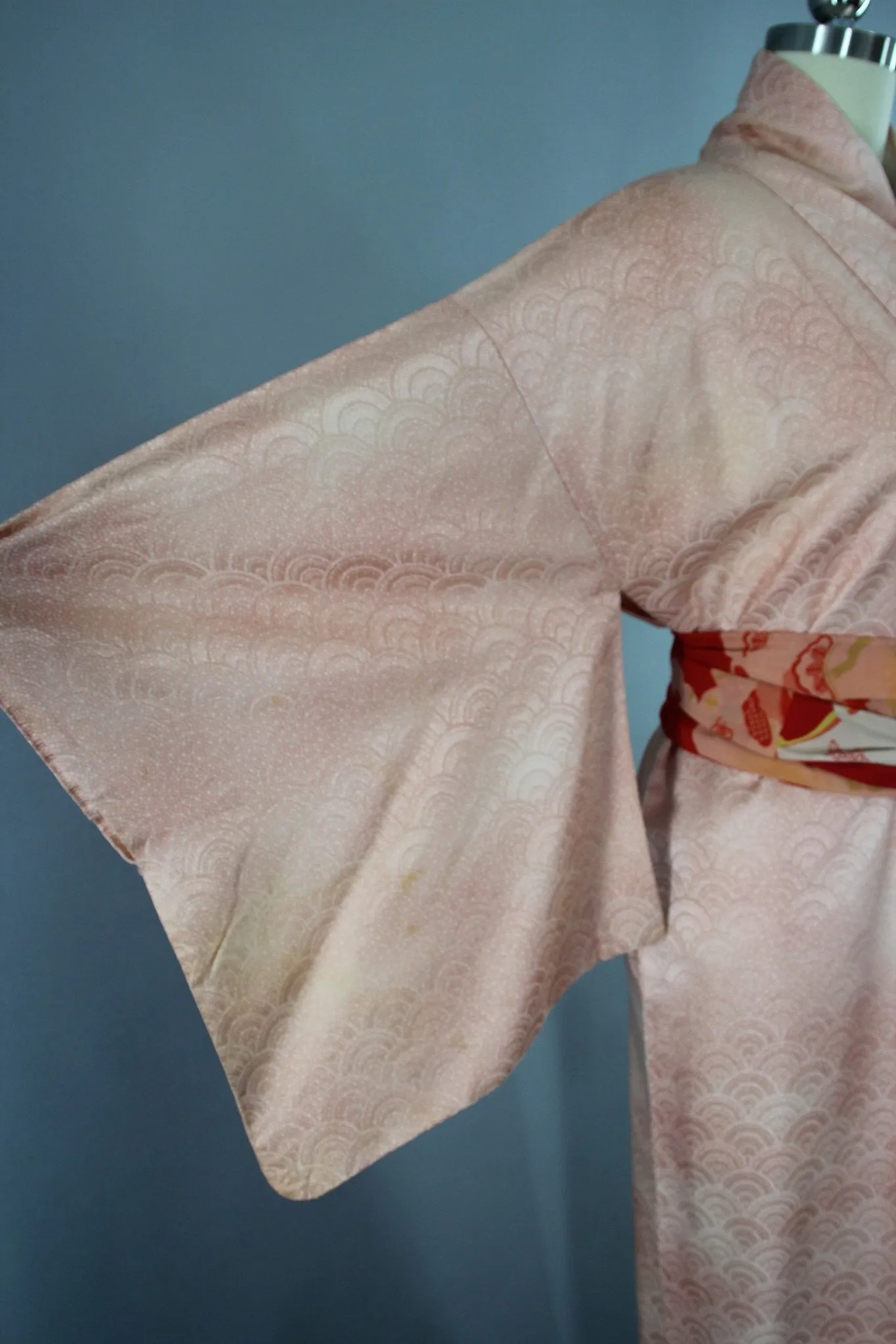 1950s Vintage Silk Kimono Robe / Art Deco Peach Seigaiha Print