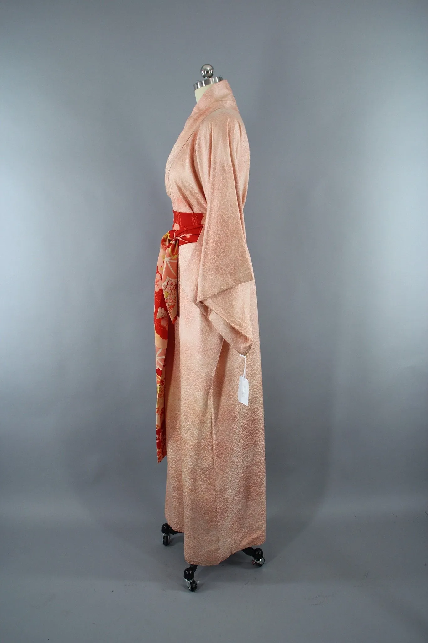 1950s Vintage Silk Kimono Robe / Art Deco Peach Seigaiha Print