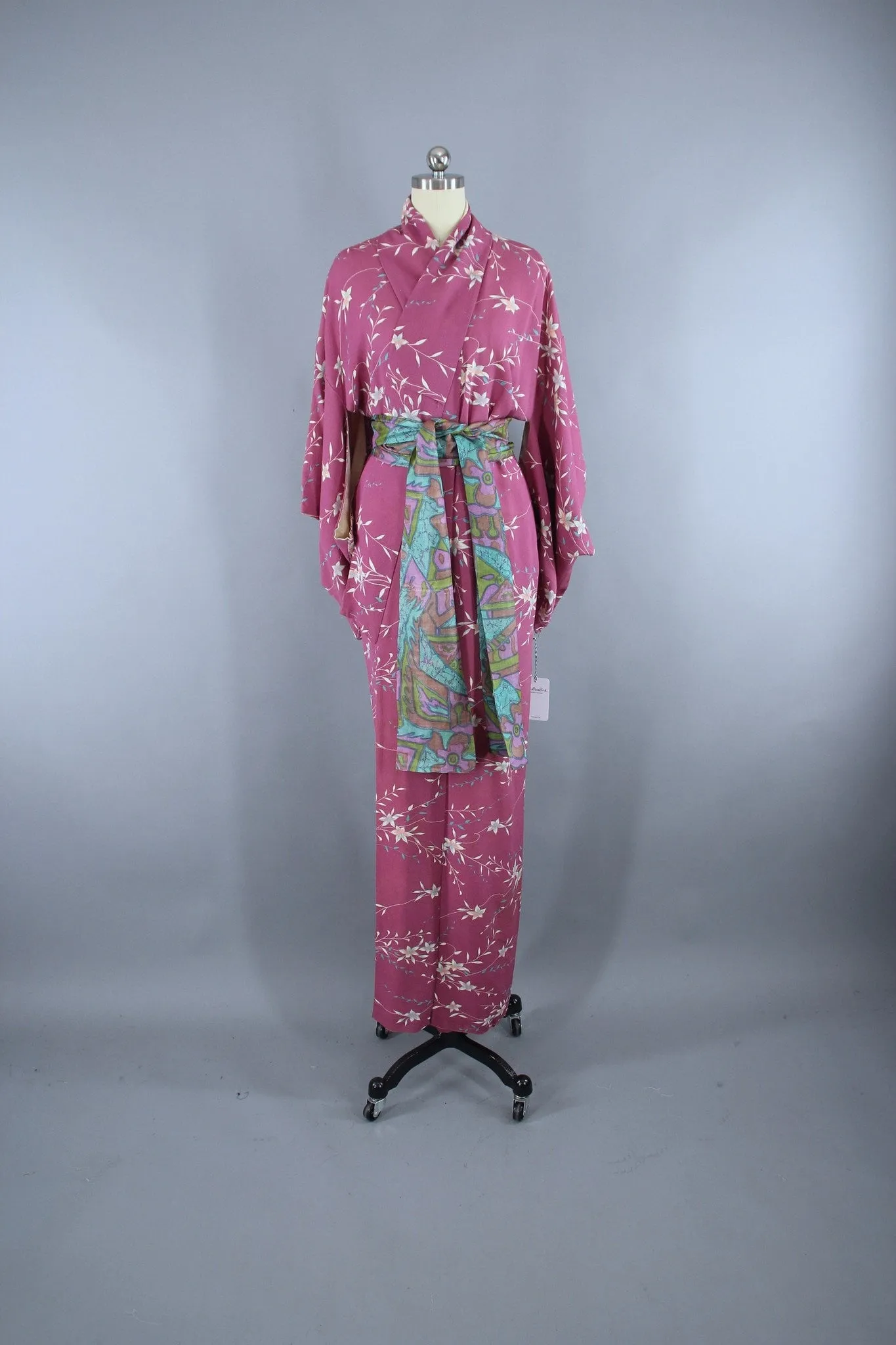 1950s Vintage Silk Kimono Robe / Orchid Pink Floral Print