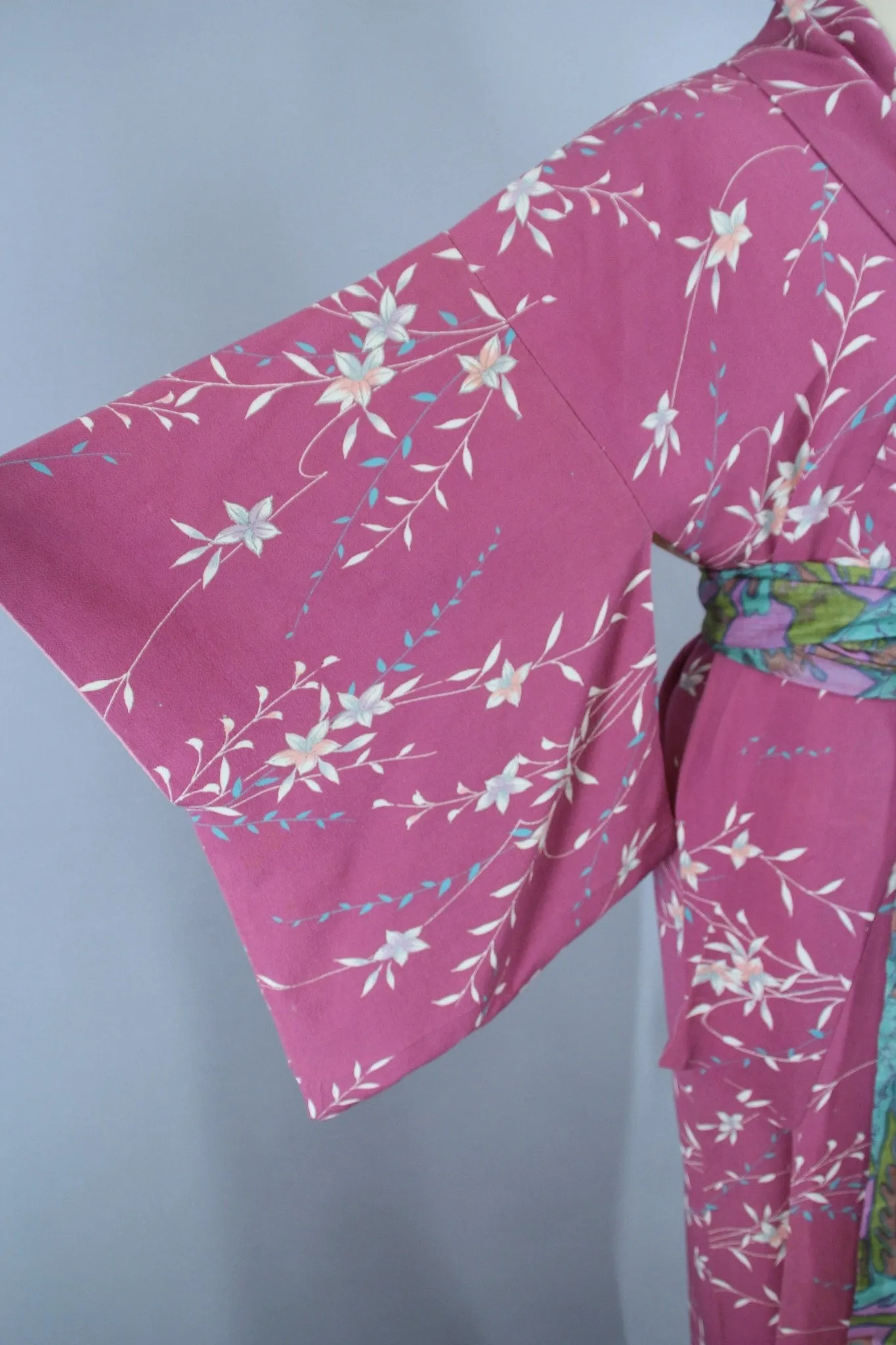 1950s Vintage Silk Kimono Robe / Orchid Pink Floral Print