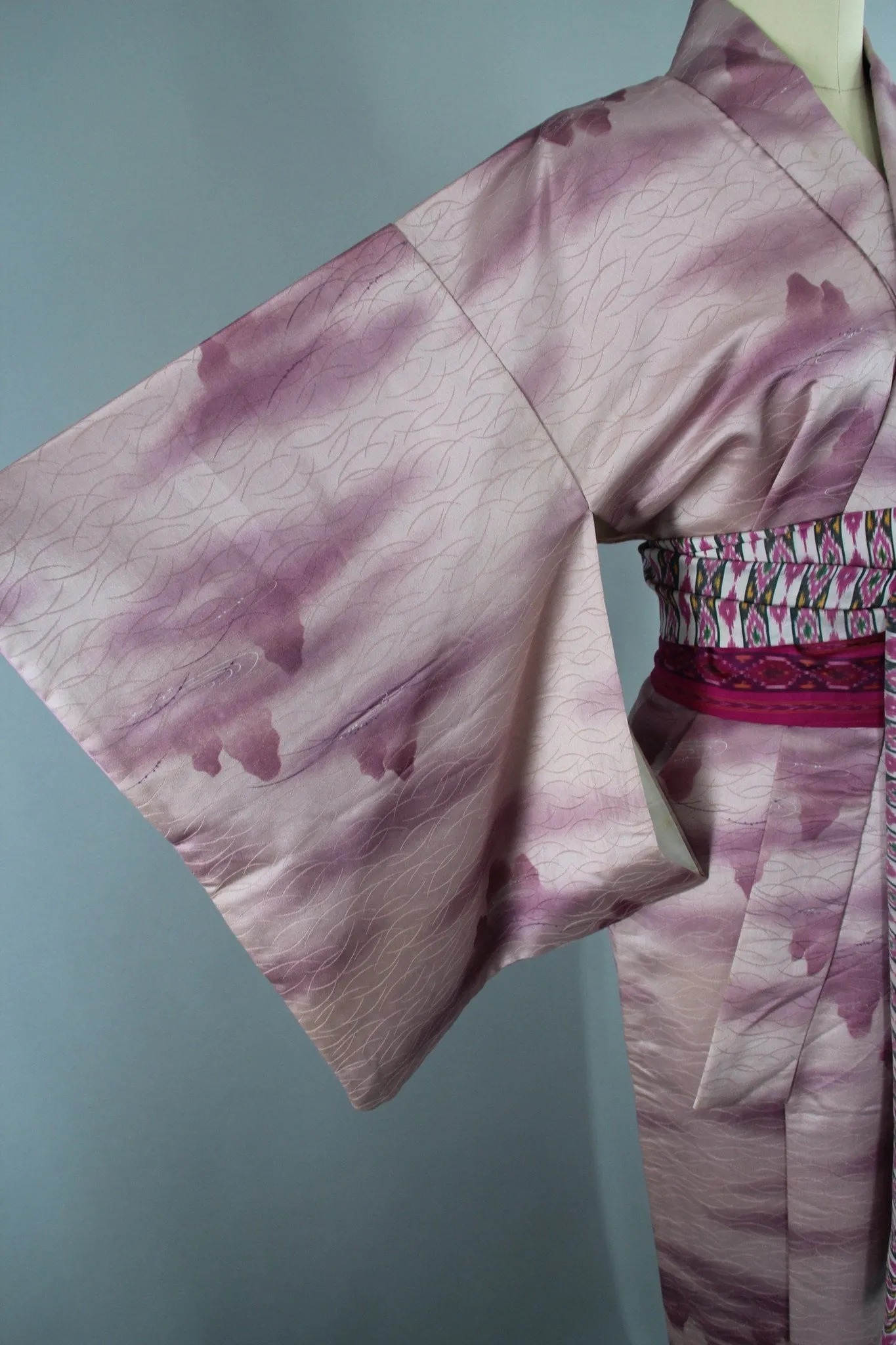 1960s Vintage Silk Kimono Robe in Orchid Pink Lavender Ombre Clouds