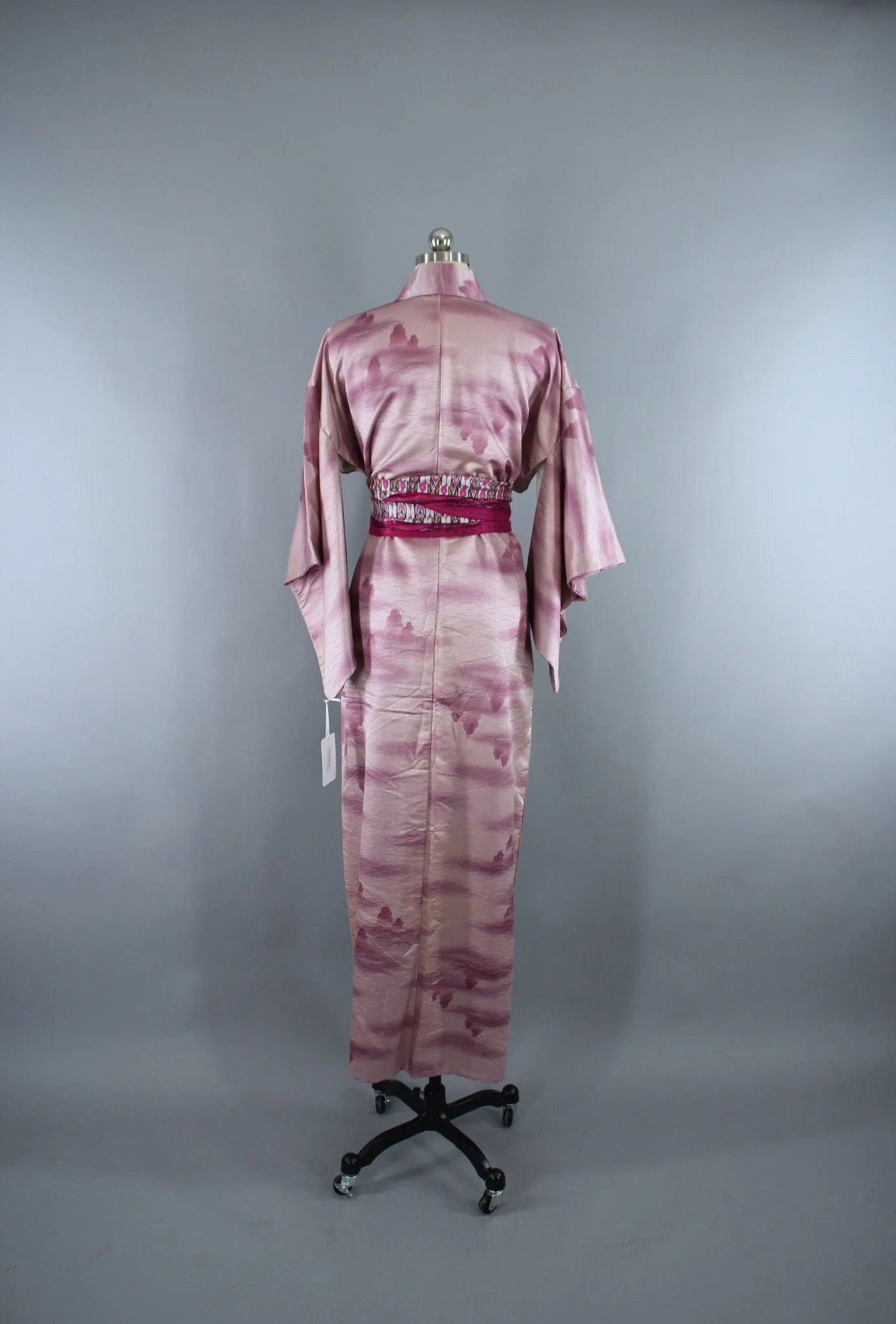 1960s Vintage Silk Kimono Robe in Orchid Pink Lavender Ombre Clouds