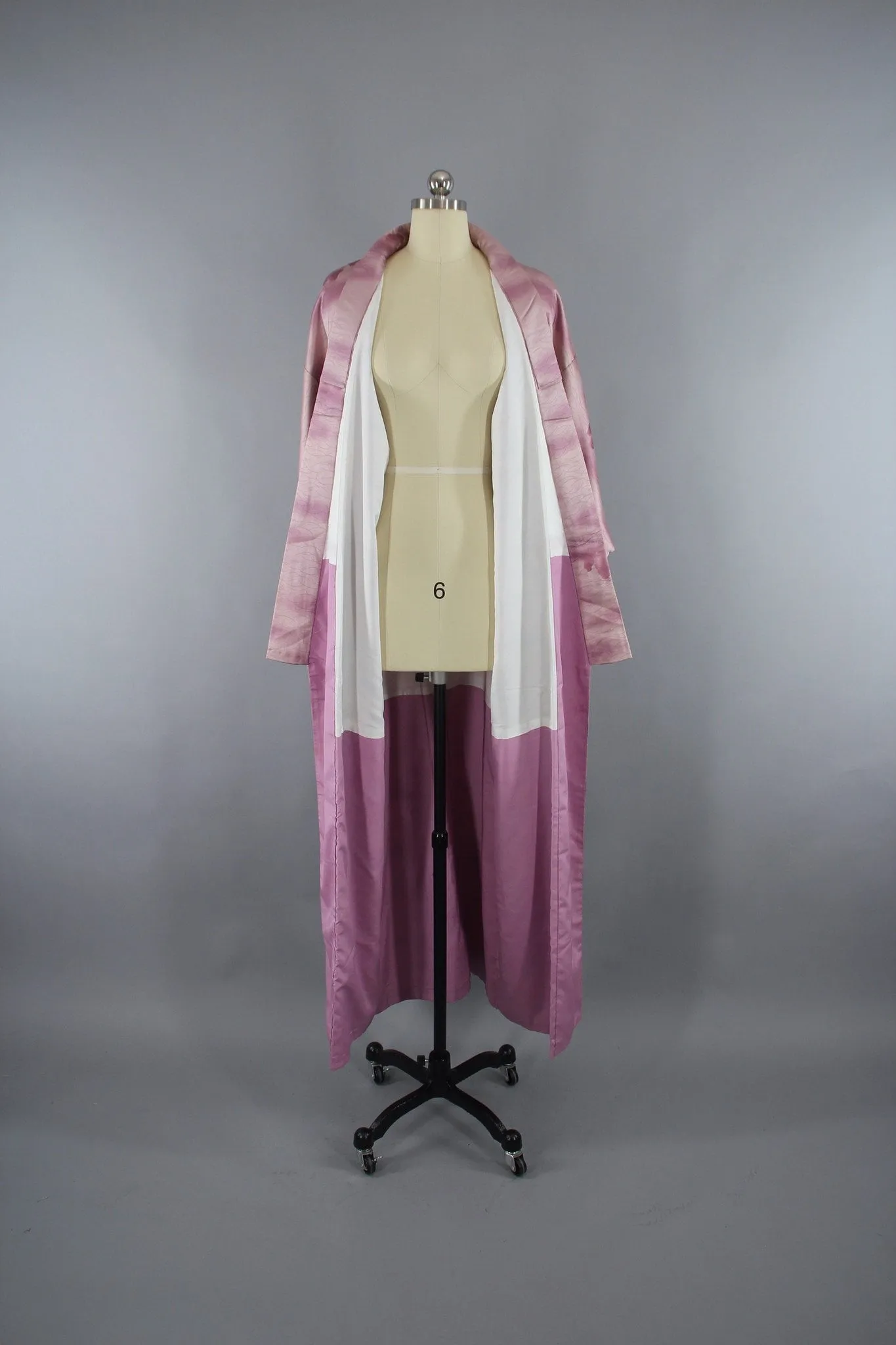 1960s Vintage Silk Kimono Robe in Orchid Pink Lavender Ombre Clouds