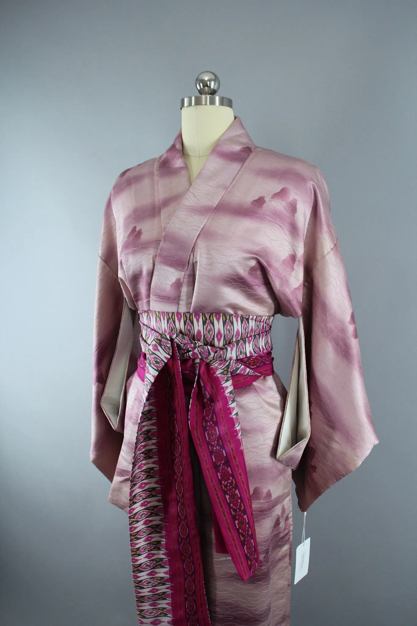 1960s Vintage Silk Kimono Robe in Orchid Pink Lavender Ombre Clouds