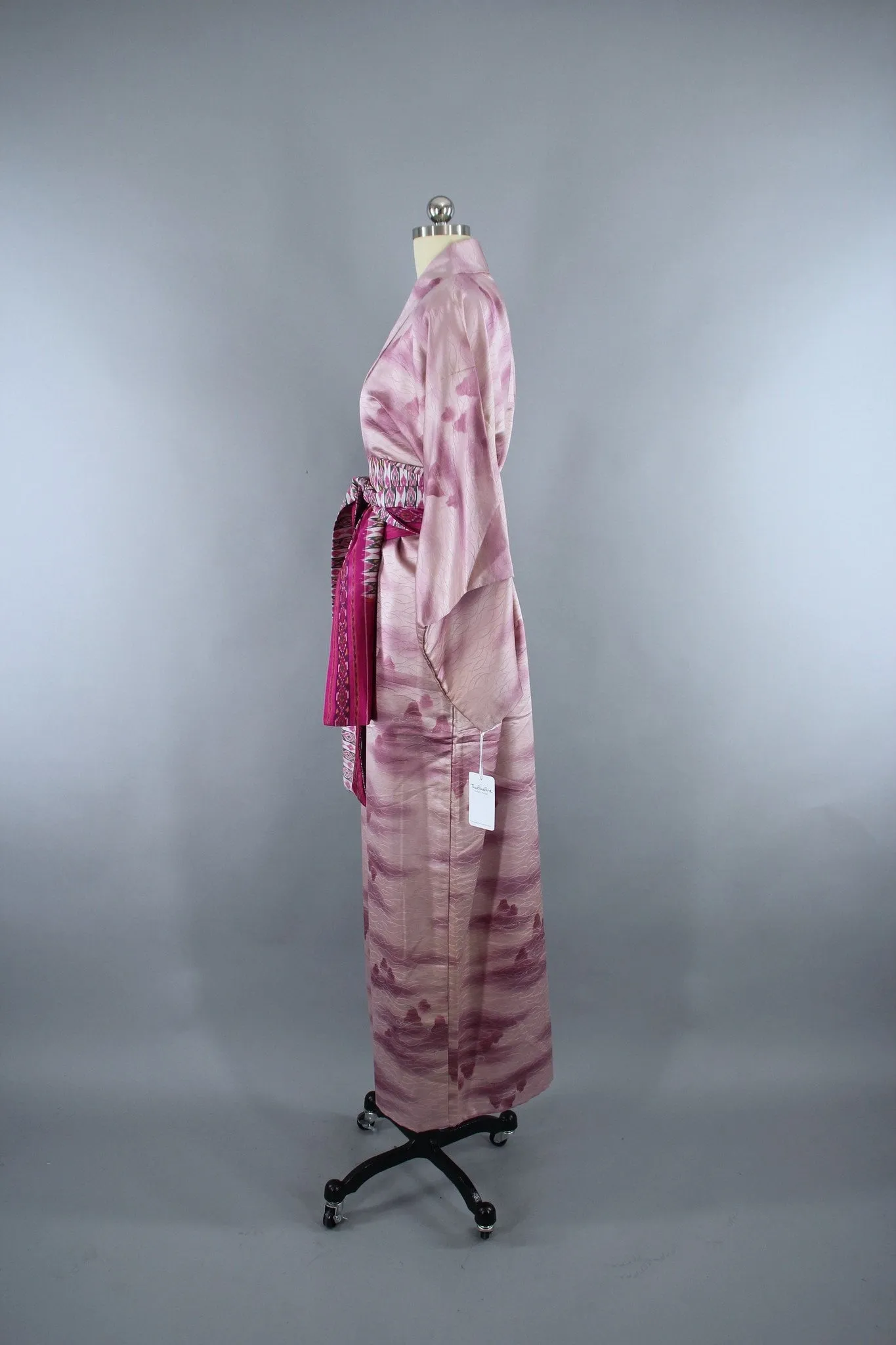 1960s Vintage Silk Kimono Robe in Orchid Pink Lavender Ombre Clouds