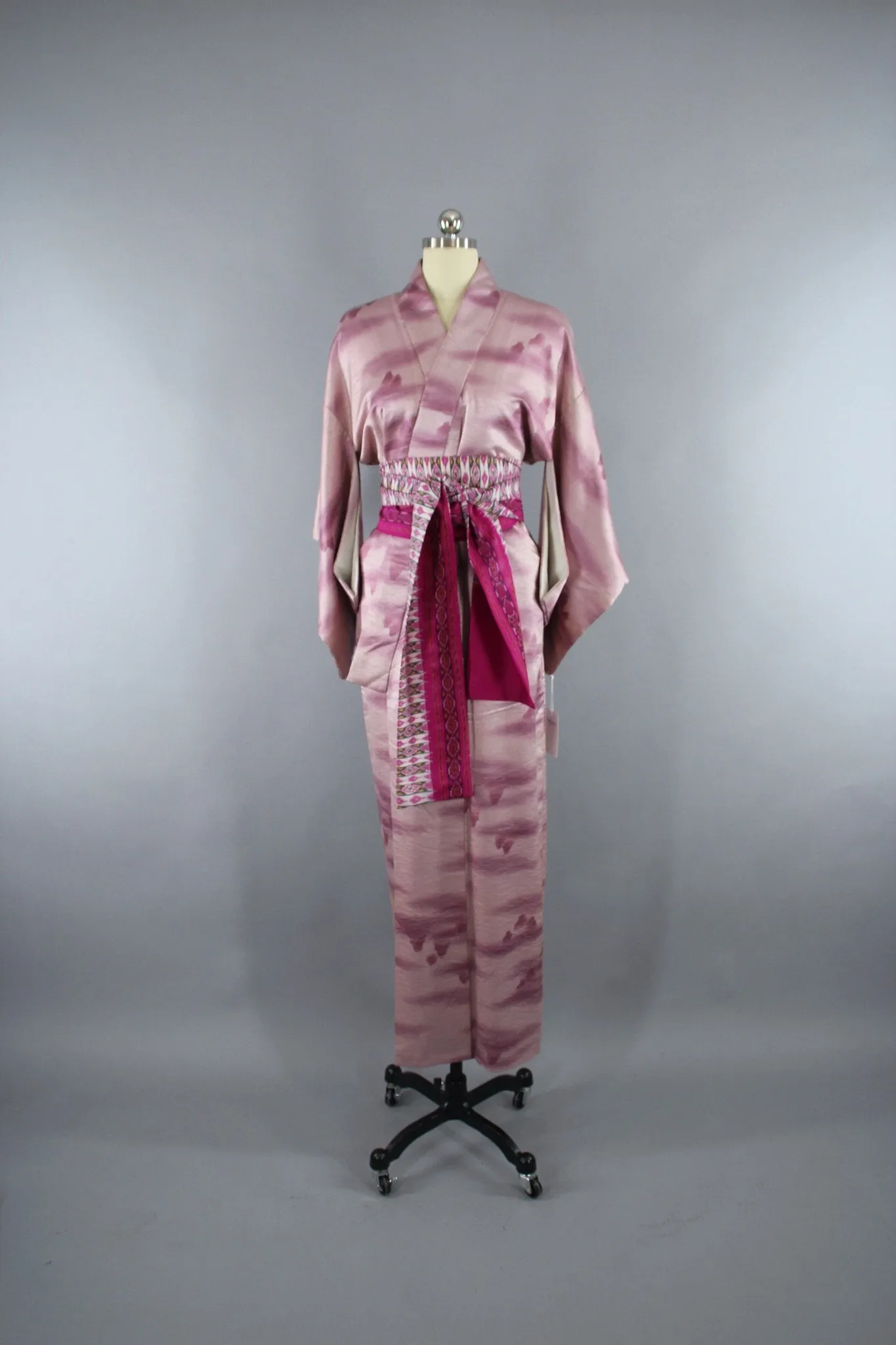 1960s Vintage Silk Kimono Robe in Orchid Pink Lavender Ombre Clouds