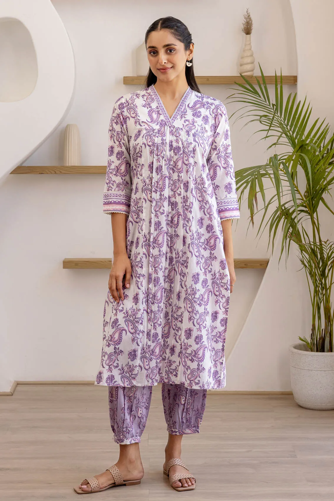 Lavender Paisley V-Neck Kurta