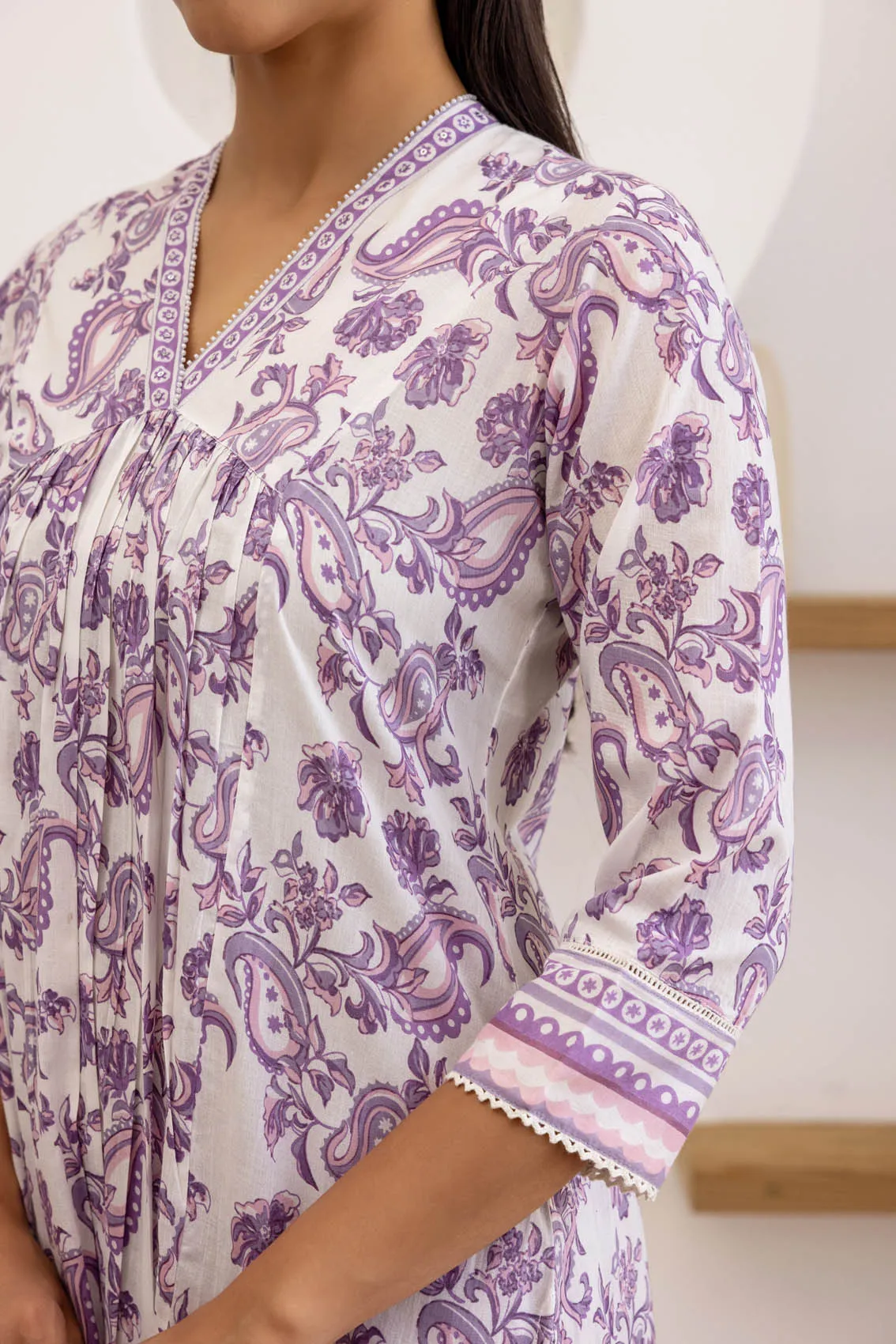 Lavender Paisley V-Neck Kurta